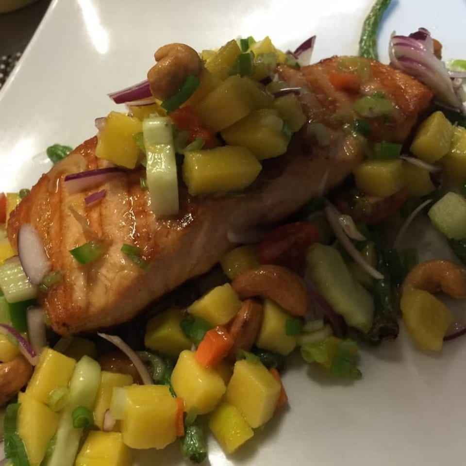 Table Thai Bar & Bistro's salmon with mango salsa, cashews, red onion, and green vegetables.