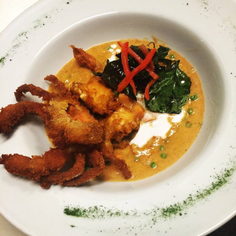 Fried soft-shell crab in a creamy orange curry sauce with red peppers and basil.